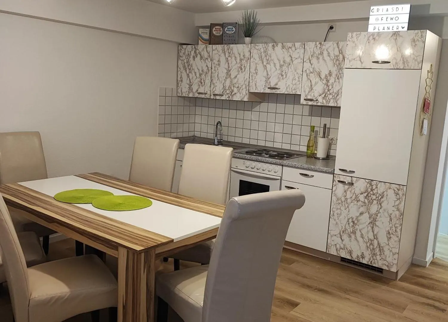Fewo Planer Altstadtwohnung Mit Terrasse & Parkplatz Memmingen Apartment